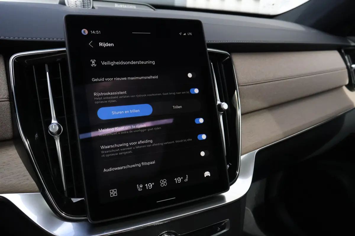 2.0 T8 Plug-in hybrid AWD Ultra Bright Exec. Ed. | B&W Audio | 22'' | Massage |