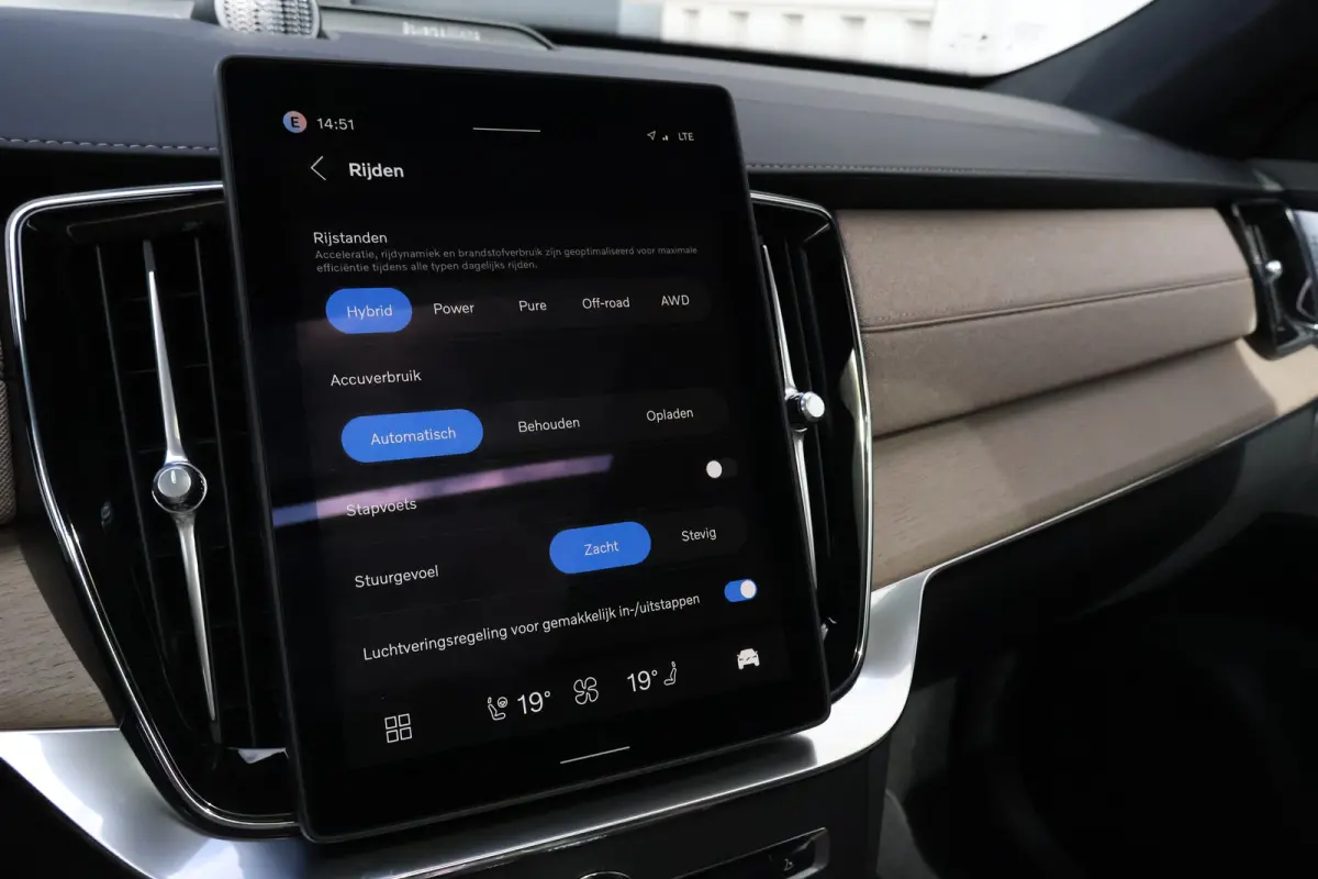 2.0 T8 Plug-in hybrid AWD Ultra Bright Exec. Ed. | B&W Audio | 22'' | Massage |