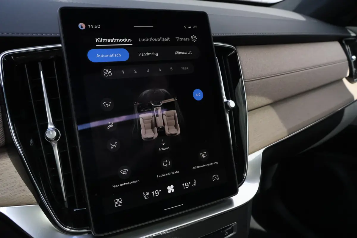 2.0 T8 Plug-in hybrid AWD Ultra Bright Exec. Ed. | B&W Audio | 22'' | Massage |