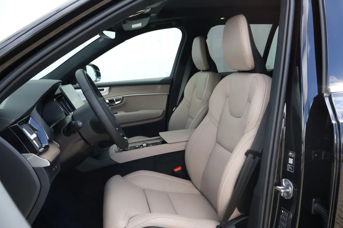 2.0 T8 Plug-in hybrid AWD Ultra Bright Exec. Ed. | B&W Audio | 22'' | Massage |