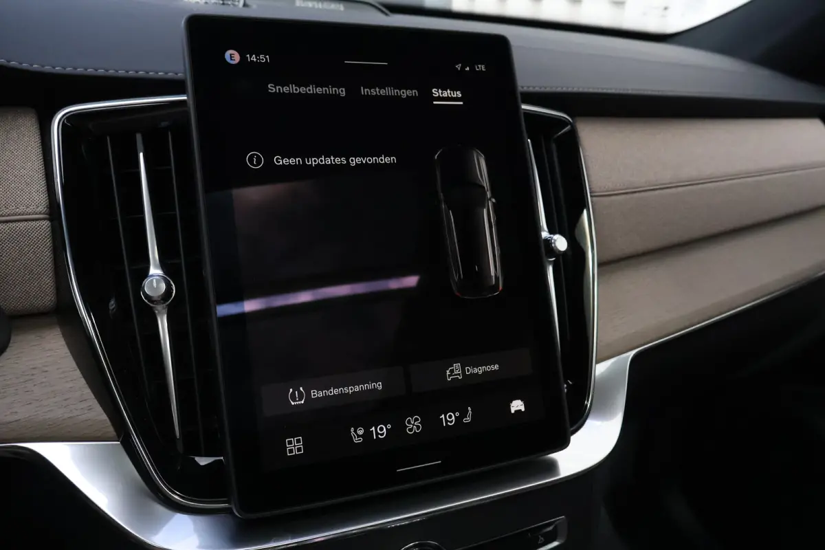 2.0 T8 Plug-in hybrid AWD Ultra Bright Exec. Ed. | B&W Audio | 22'' | Massage |