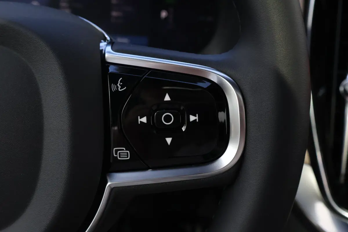 2.0 T8 Plug-in hybrid AWD Ultra Bright Exec. Ed. | B&W Audio | 22'' | Massage |