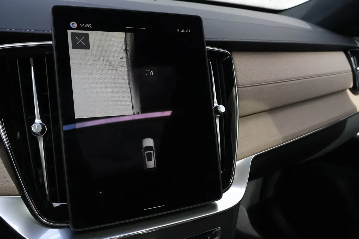 2.0 T8 Plug-in hybrid AWD Ultra Bright Exec. Ed. | B&W Audio | 22'' | Massage |