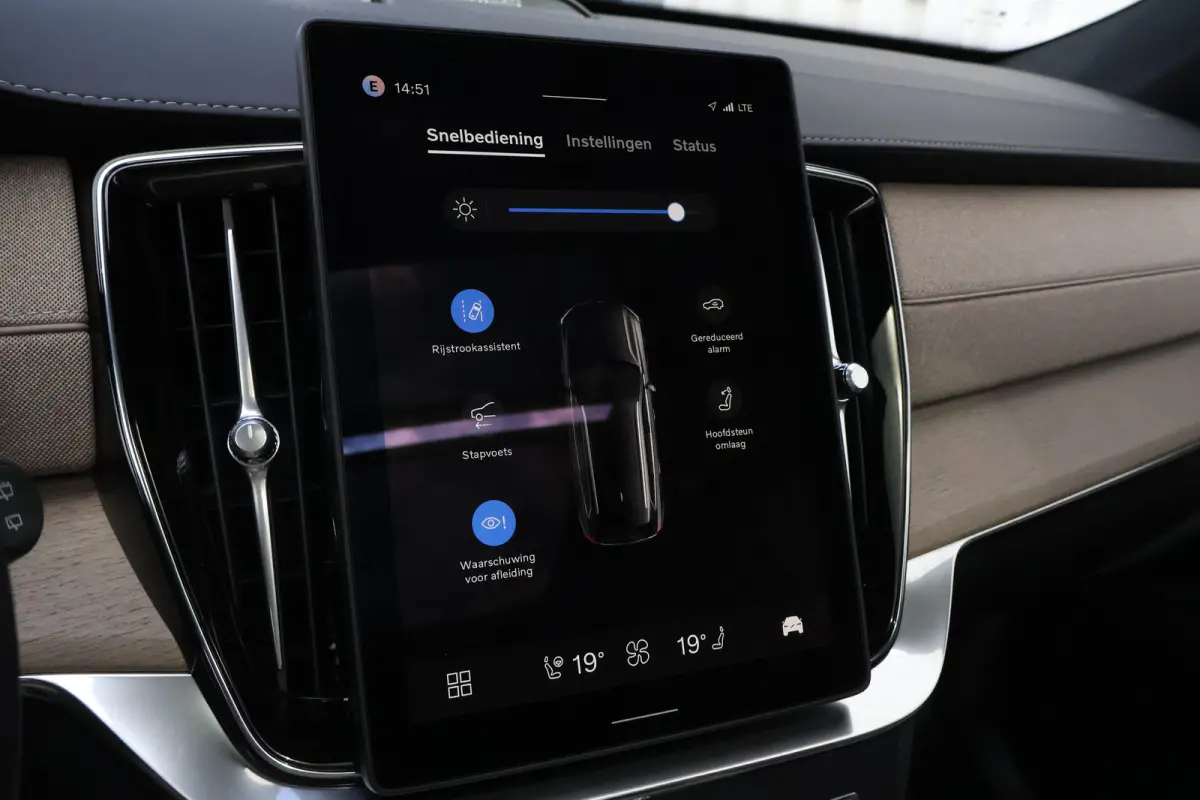2.0 T8 Plug-in hybrid AWD Ultra Bright Exec. Ed. | B&W Audio | 22'' | Massage |