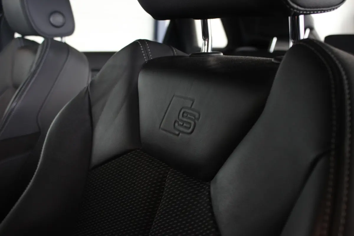 35 TFSI S-Line Edition Trekhaak | Pano | Carplay | LED | Privacy glass | Sportstoelen | Bluetooth | Virtual Cockpit | 19" LMV | PDC