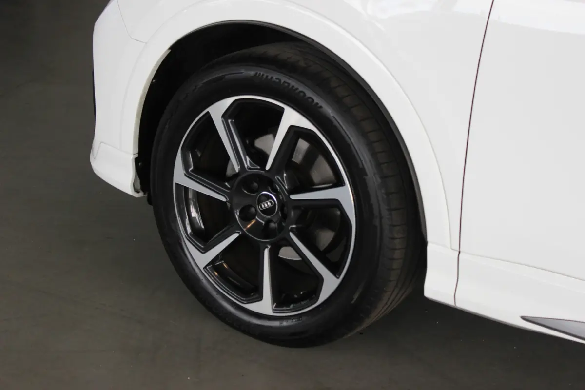 35 TFSI S-Line Edition Trekhaak | Pano | Carplay | LED | Privacy glass | Sportstoelen | Bluetooth | Virtual Cockpit | 19" LMV | PDC