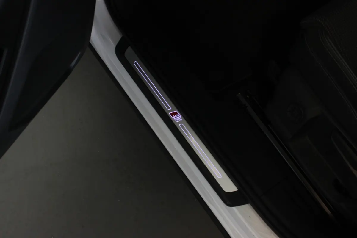 35 TFSI S-Line Edition Trekhaak | Pano | Carplay | LED | Privacy glass | Sportstoelen | Bluetooth | Virtual Cockpit | 19" LMV | PDC