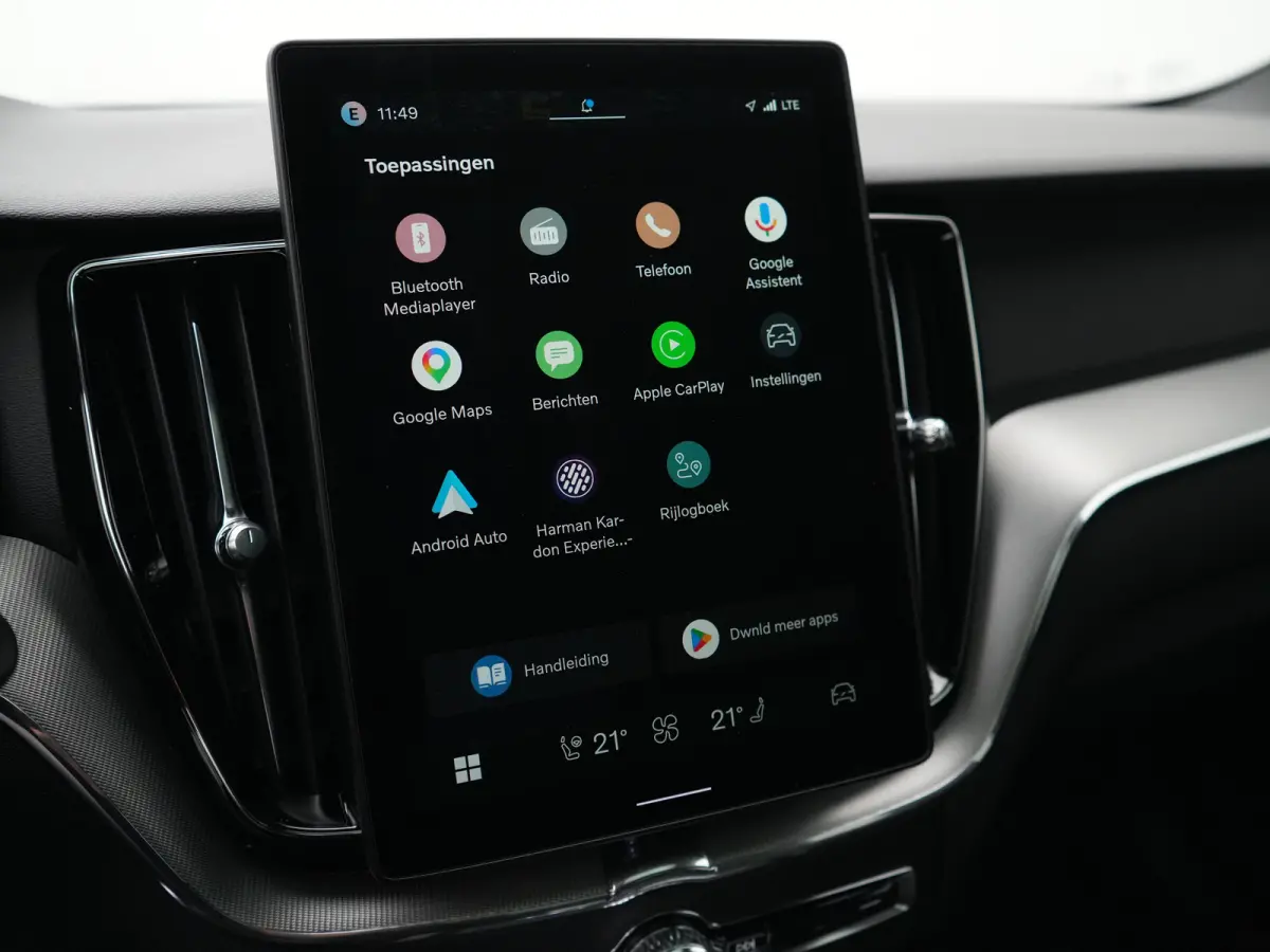 T6 Recharge AWD Plus Black Edition | Luchtvering | Premium Pack | Head-Up | Panoramadak | 360° Camera | 22" | Nappa Sportstoel | Harman/Kardon