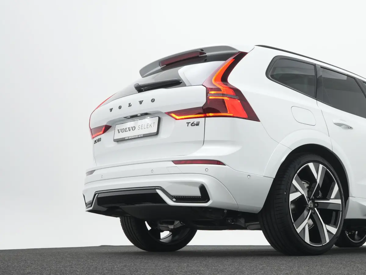 T6 Recharge AWD Plus Black Edition | Luchtvering | Premium Pack | Head-Up | Panoramadak | 360° Camera | 22" | Nappa Sportstoel | Harman/Kardon
