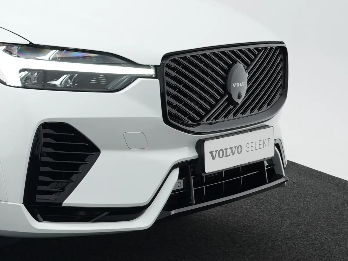 T6 Recharge AWD Plus Black Edition | Luchtvering | Premium Pack | Head-Up | Panoramadak | 360° Camera | 22" | Nappa Sportstoel | Harman/Kardon