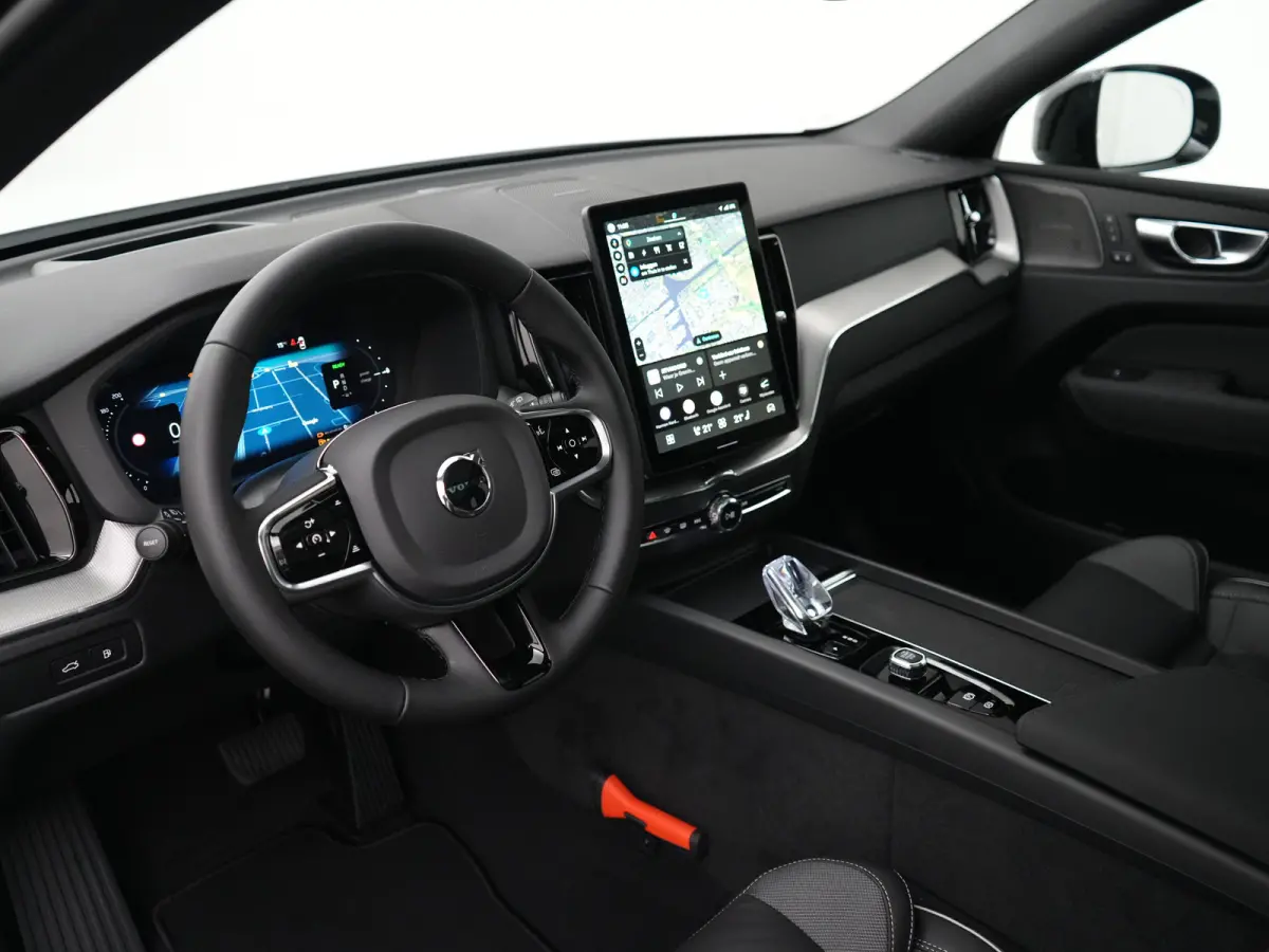 T6 Recharge AWD Plus Black Edition | Luchtvering | Premium Pack | Head-Up | Panoramadak | 360° Camera | 22" | Nappa Sportstoel | Harman/Kardon