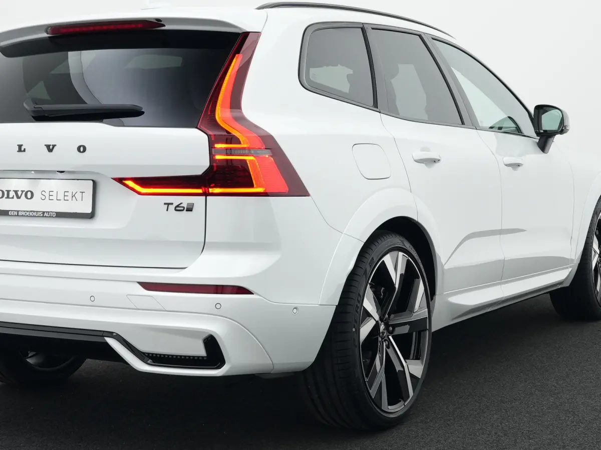 T6 Recharge AWD Plus Black Edition | Luchtvering | Premium Pack | Head-Up | Panoramadak | 360° Camera | 22" | Nappa Sportstoel | Harman/Kardon