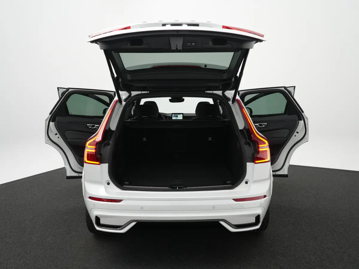 T6 Recharge AWD Plus Black Edition | Luchtvering | Premium Pack | Head-Up | Panoramadak | 360° Camera | 22" | Nappa Sportstoel | Harman/Kardon
