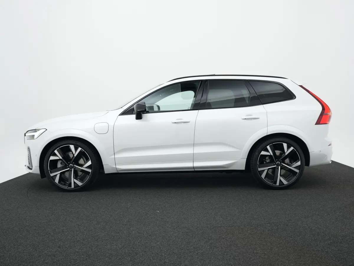 T6 Recharge AWD Plus Black Edition | Luchtvering | Premium Pack | Head-Up | Panoramadak | 360° Camera | 22" | Nappa Sportstoel | Harman/Kardon