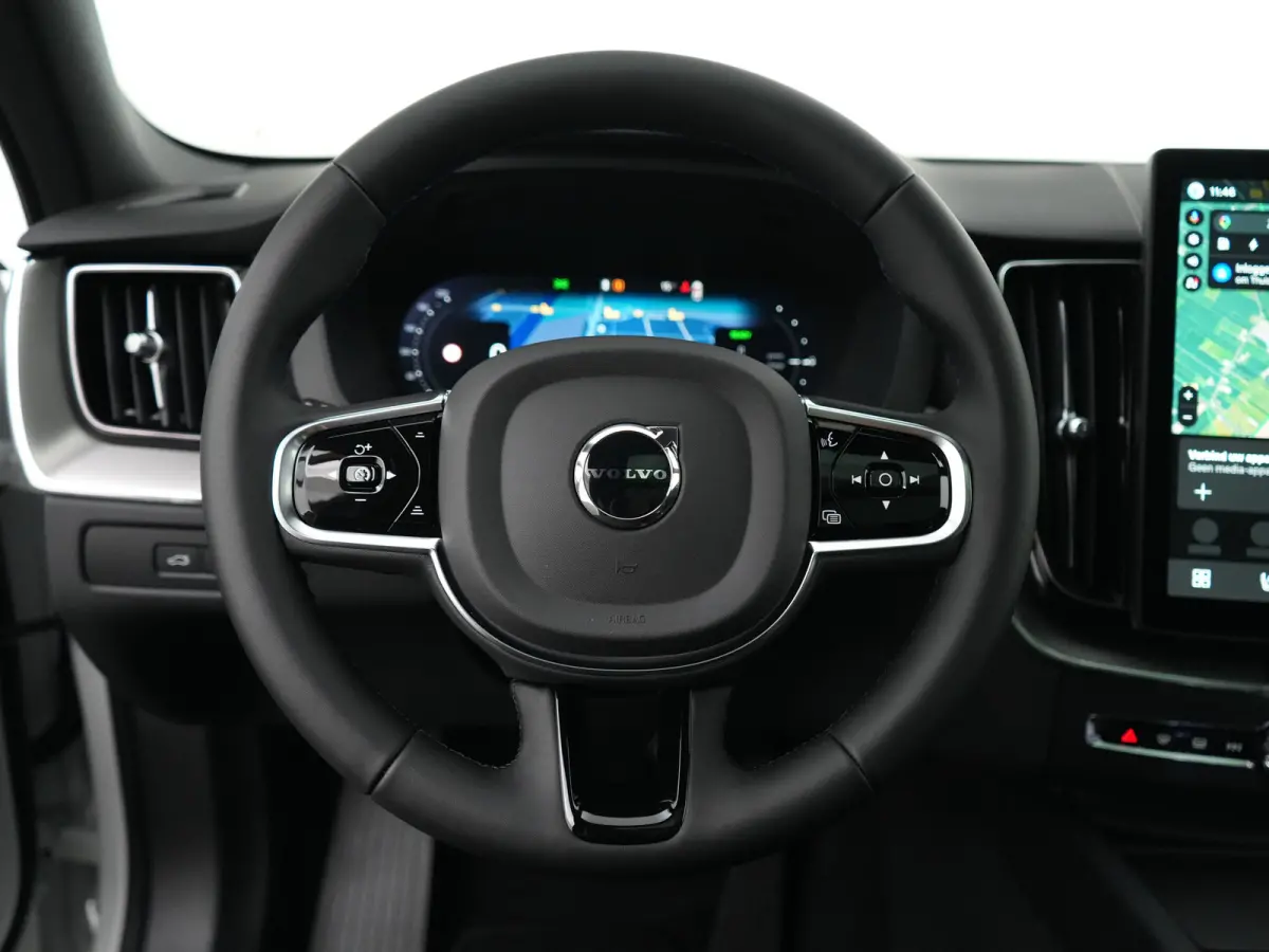 T6 Recharge AWD Plus Black Edition | Luchtvering | Premium Pack | Head-Up | Panoramadak | 360° Camera | 22" | Nappa Sportstoel | Harman/Kardon