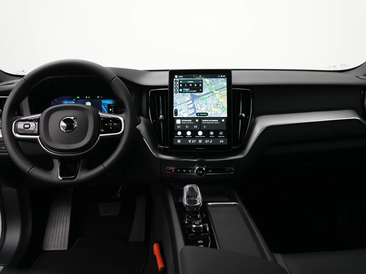 T6 Recharge AWD Plus Black Edition | Luchtvering | Premium Pack | Head-Up | Panoramadak | 360° Camera | 22" | Nappa Sportstoel | Harman/Kardon