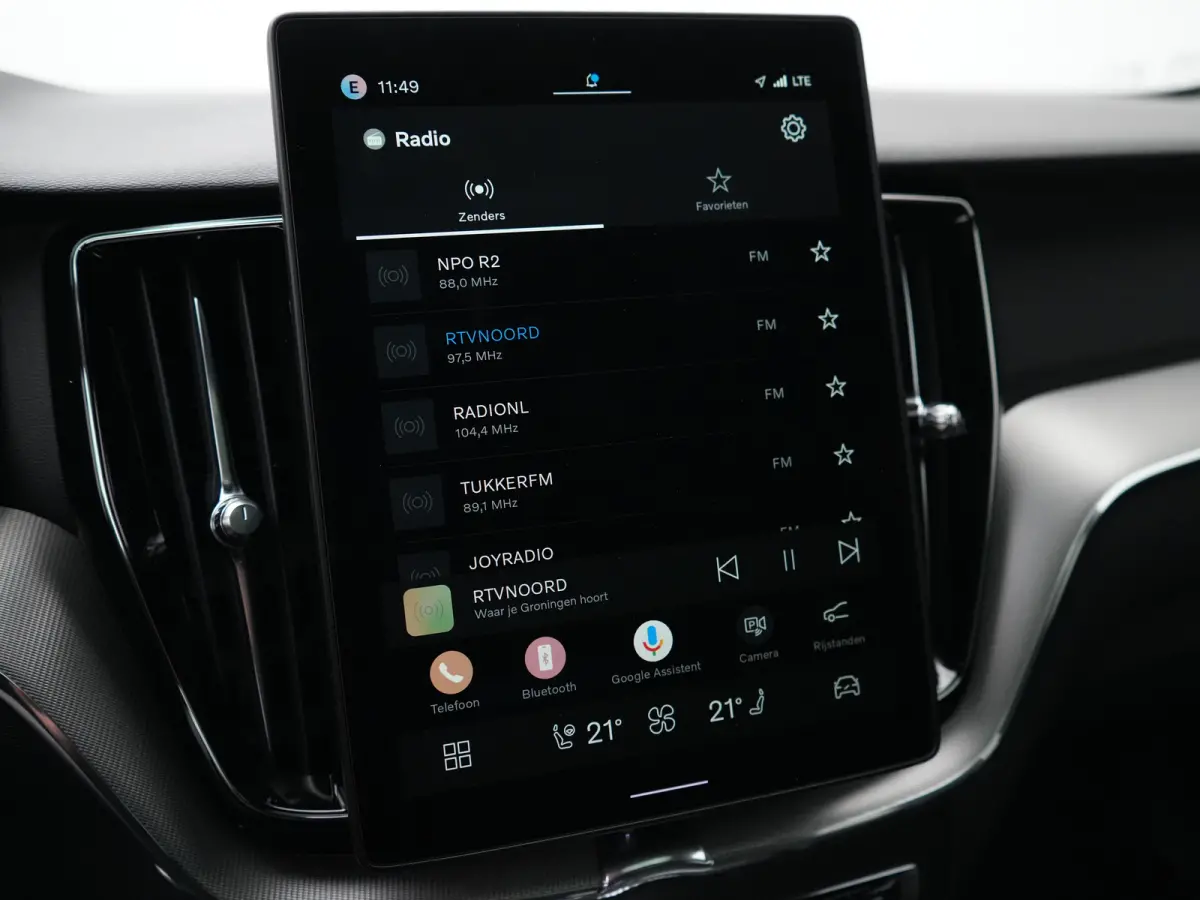 T6 Recharge AWD Plus Black Edition | Luchtvering | Premium Pack | Head-Up | Panoramadak | 360° Camera | 22" | Nappa Sportstoel | Harman/Kardon