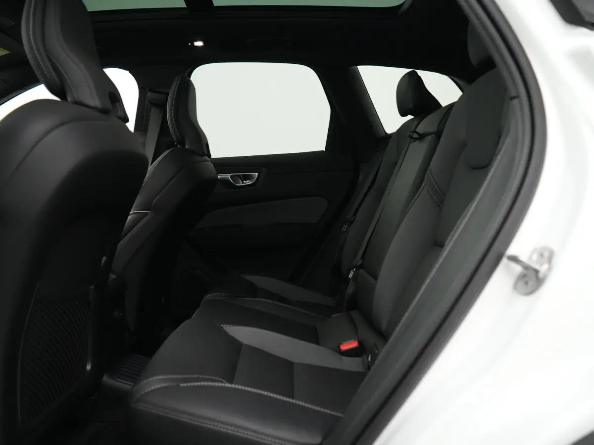 T6 Recharge AWD Plus Black Edition | Luchtvering | Premium Pack | Head-Up | Panoramadak | 360° Camera | 22" | Nappa Sportstoel | Harman/Kardon