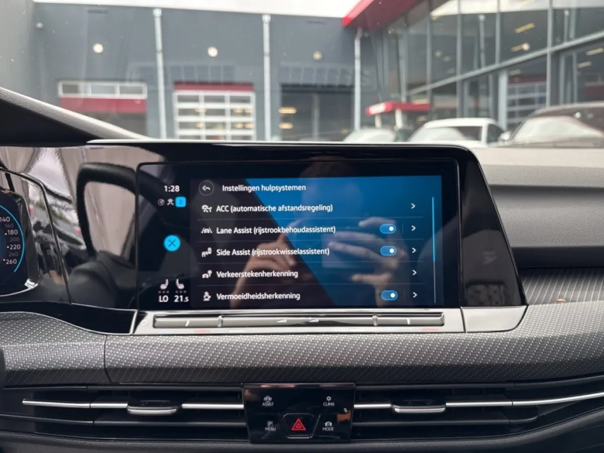 1.5 eTSI DSG R-LINE PANO-DAK/CAMERA/ACC/STOEL+STUURVERW/CARPLAY
