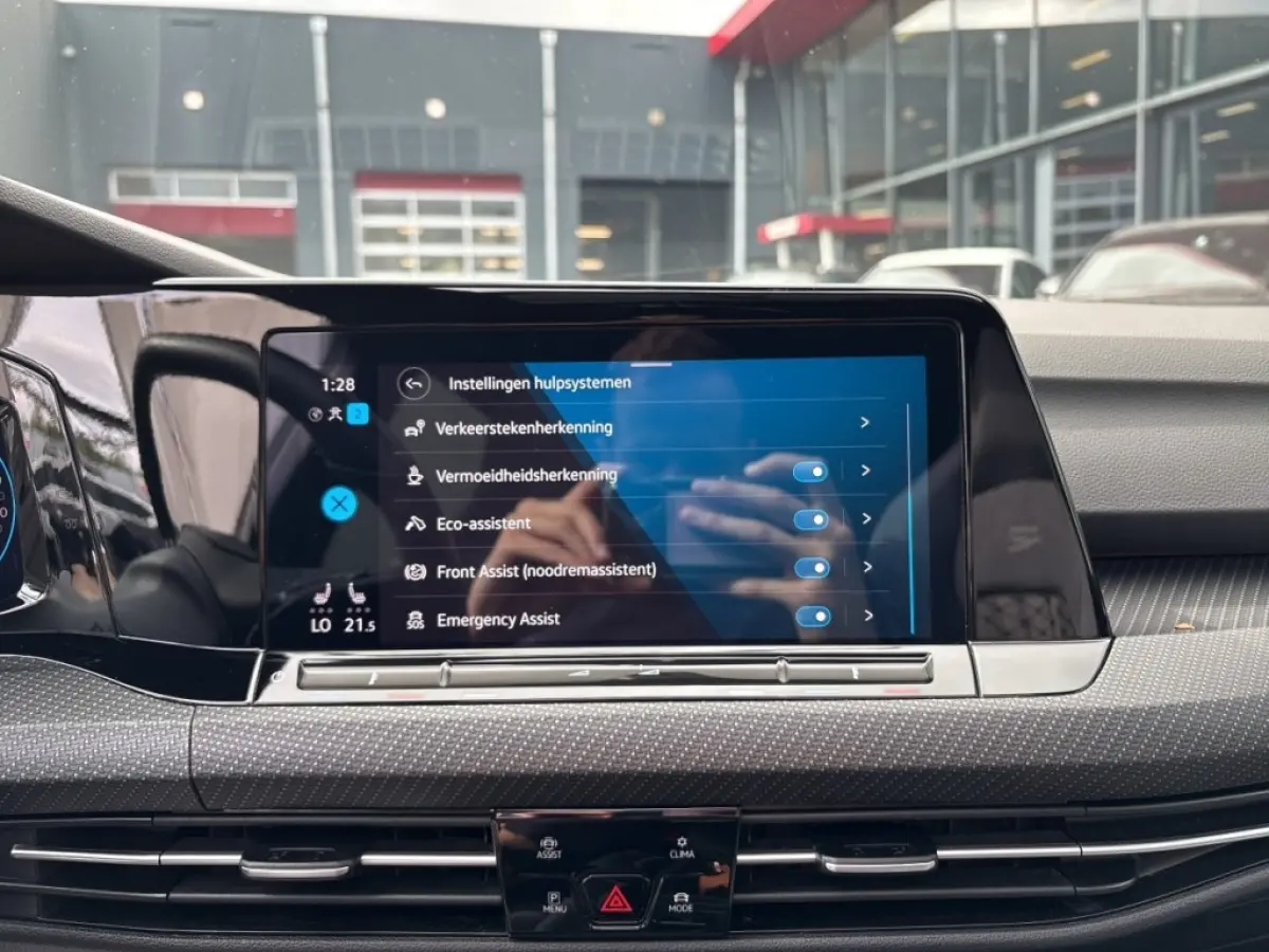1.5 eTSI DSG R-LINE PANO-DAK/CAMERA/ACC/STOEL+STUURVERW/CARPLAY