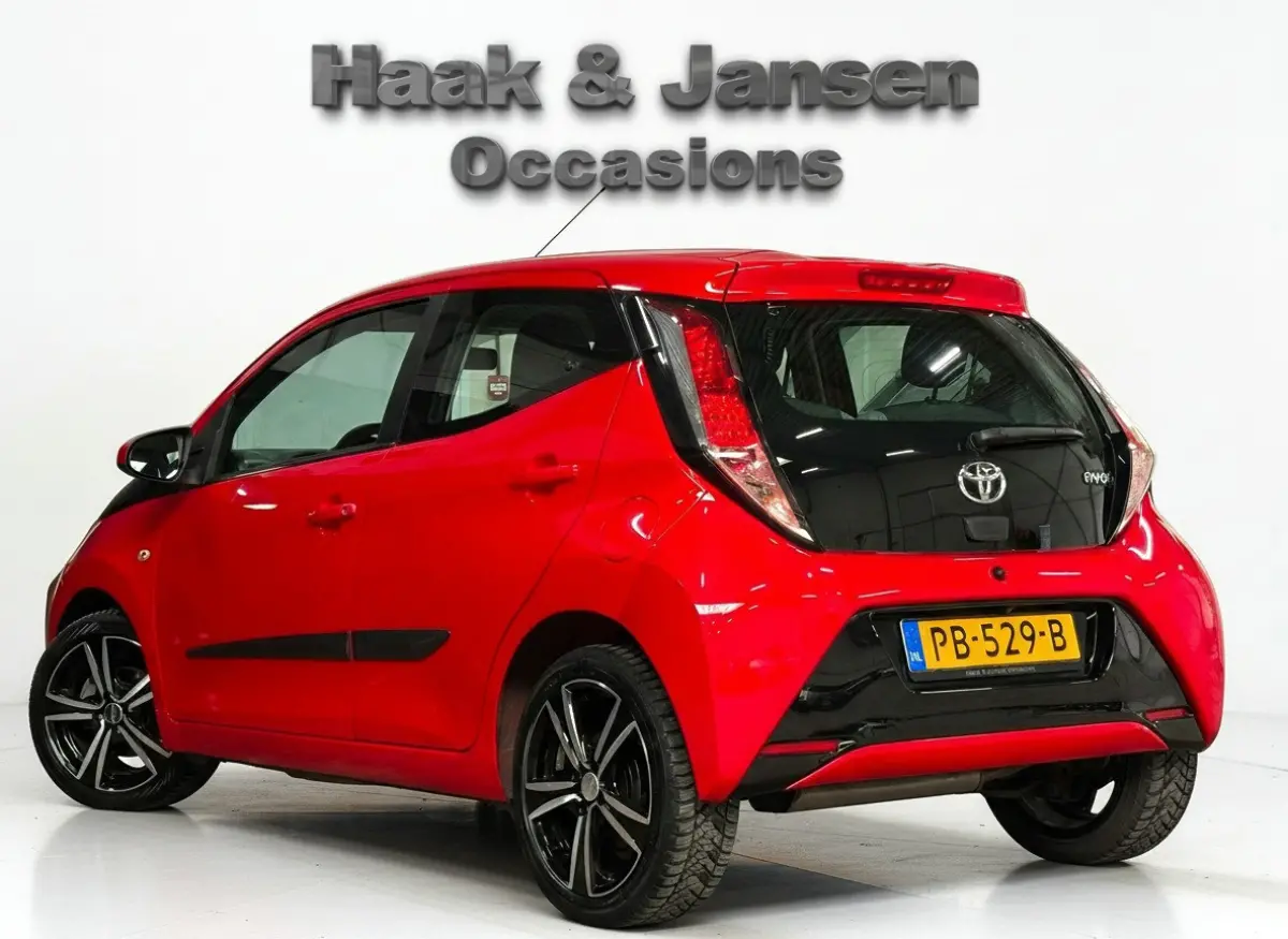 1.0 VVT-i x - Infotainment - Camera - Airco