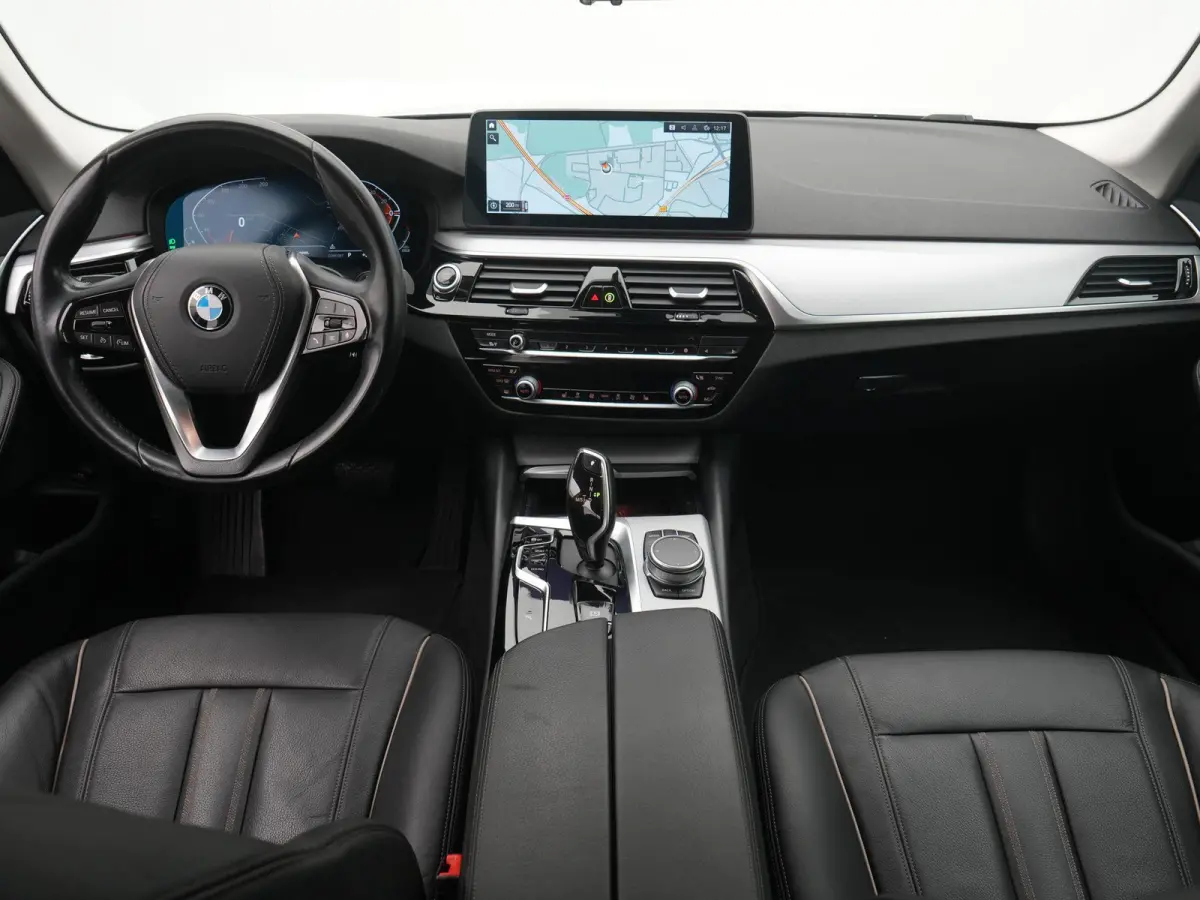 520i High Executive AUTOMAAT | LEDER | TREKHAAK | NAVIGATIE | CAMERA | STOELVERWARMING | CLIMA | CRUISE | KEYLESS | ELEKTRISCHE STOEL | LMV | DAB | APPLE CARPLAY | 12 MAANDEN BOVAG GARANTIE 