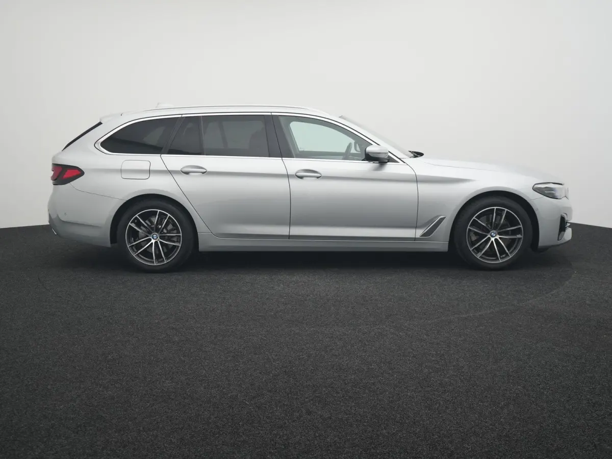 520i High Executive AUTOMAAT | LEDER | TREKHAAK | NAVIGATIE | CAMERA | STOELVERWARMING | CLIMA | CRUISE | KEYLESS | ELEKTRISCHE STOEL | LMV | DAB | APPLE CARPLAY | 12 MAANDEN BOVAG GARANTIE 