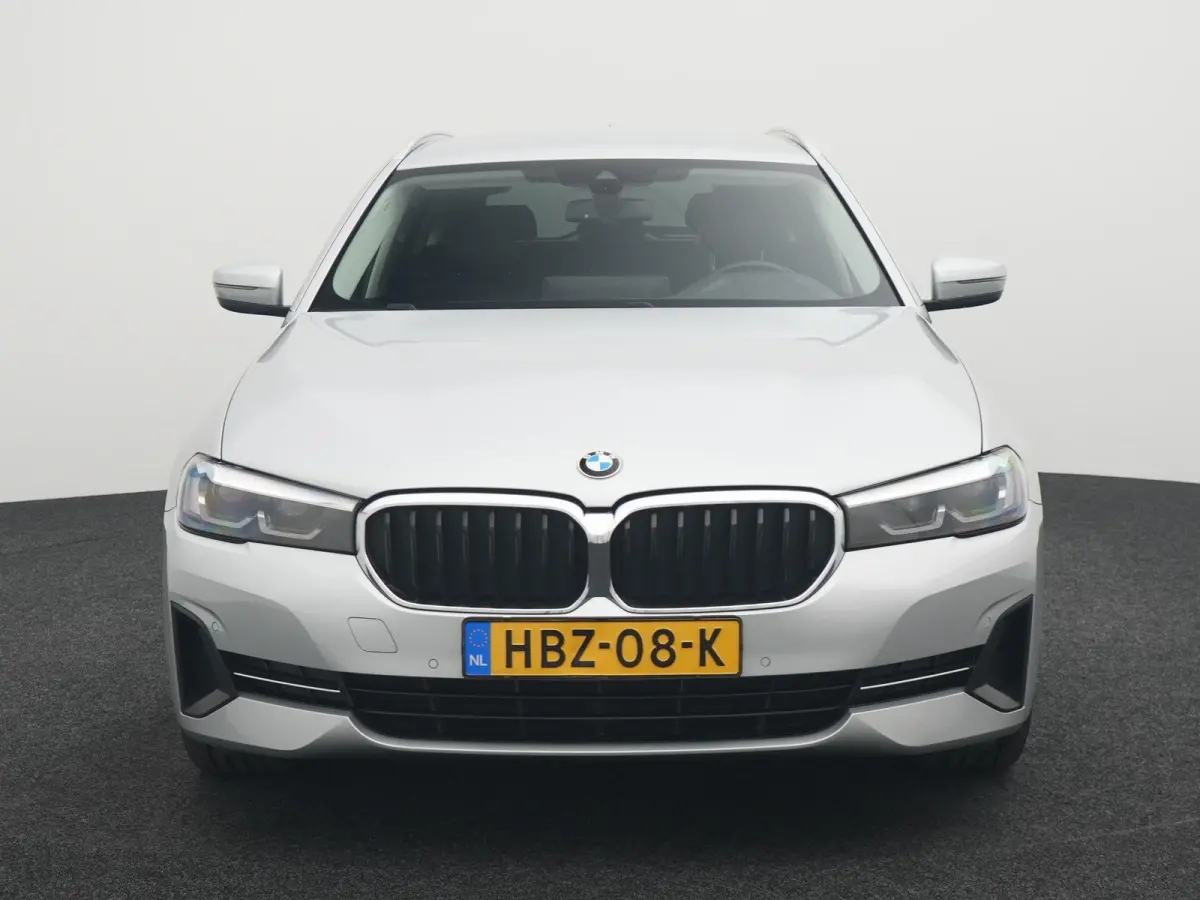 520i High Executive AUTOMAAT | LEDER | TREKHAAK | NAVIGATIE | CAMERA | STOELVERWARMING | CLIMA | CRUISE | KEYLESS | ELEKTRISCHE STOEL | LMV | DAB | APPLE CARPLAY | 12 MAANDEN BOVAG GARANTIE 