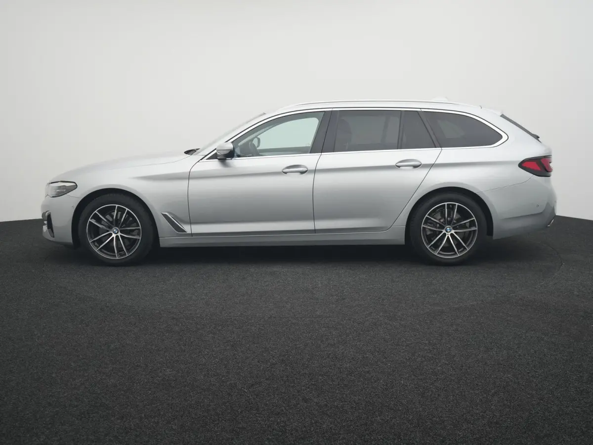 520i High Executive AUTOMAAT | LEDER | TREKHAAK | NAVIGATIE | CAMERA | STOELVERWARMING | CLIMA | CRUISE | KEYLESS | ELEKTRISCHE STOEL | LMV | DAB | APPLE CARPLAY | 12 MAANDEN BOVAG GARANTIE 