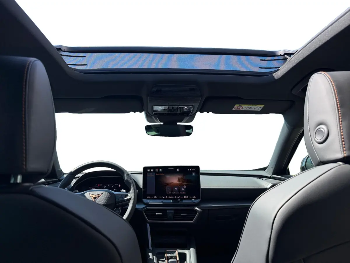 1.5 TSI e-Hybrid Business Panoramadak | Stuur verwarming etc! | Trekhaak | Super compleet en helemaal nieuw!