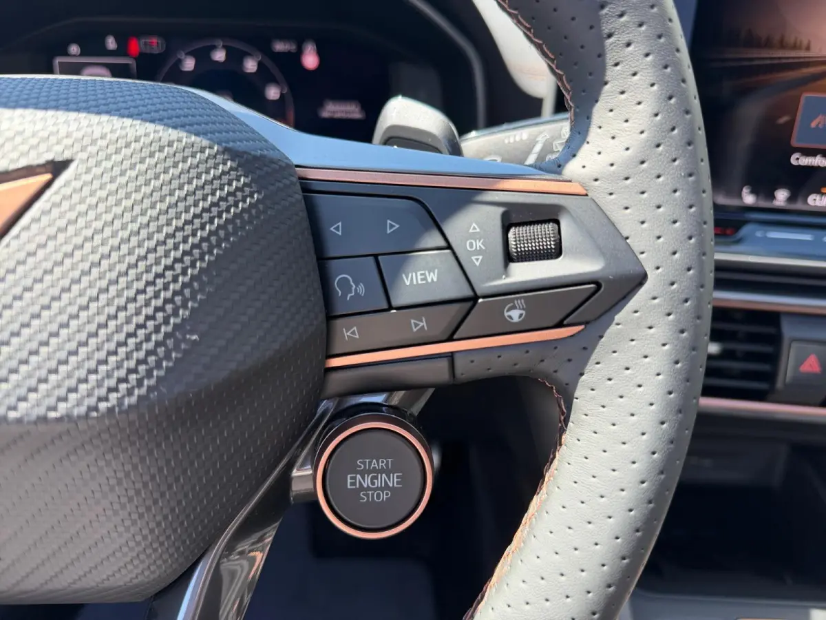 1.5 TSI e-Hybrid Business Panoramadak | Stuur verwarming etc! | Trekhaak | Super compleet en helemaal nieuw!