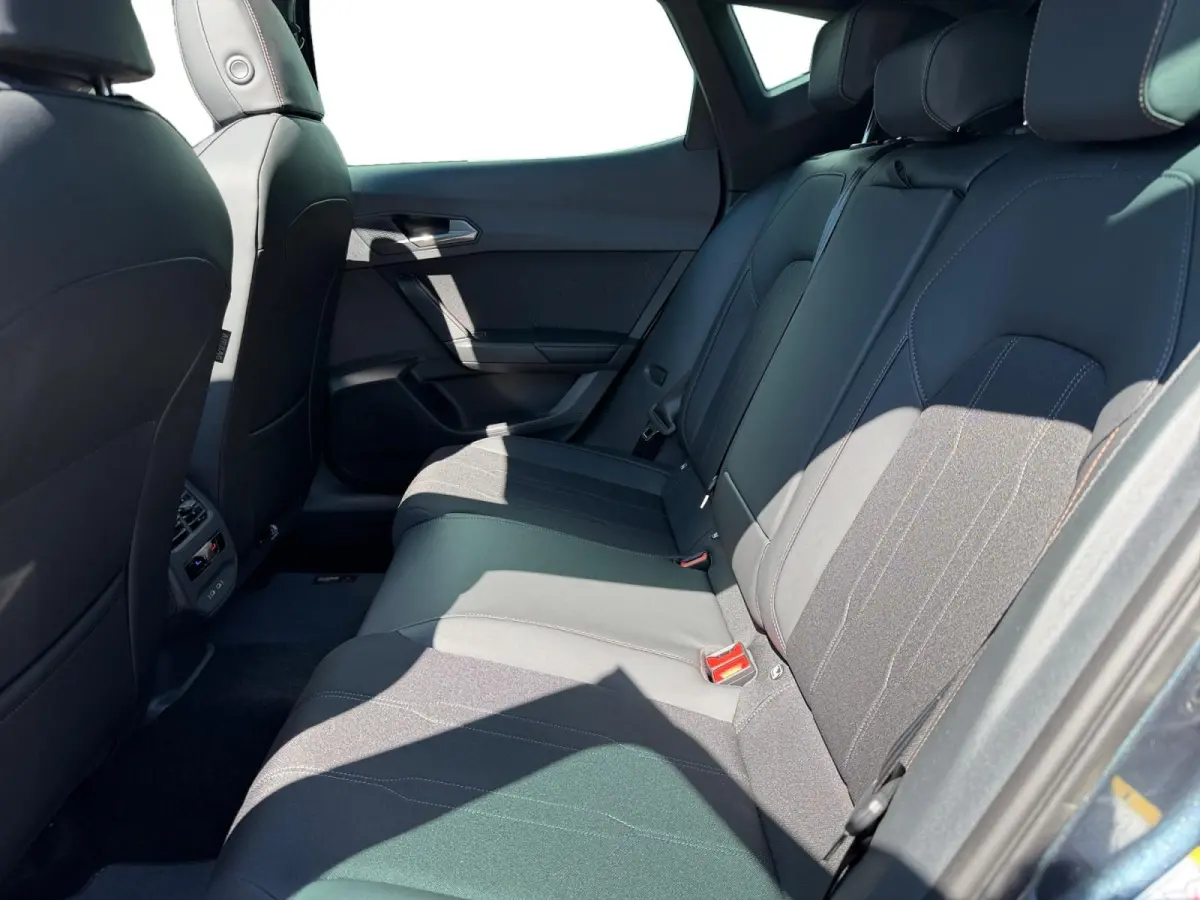 1.5 TSI e-Hybrid Business Panoramadak | Stuur verwarming etc! | Trekhaak | Super compleet en helemaal nieuw!