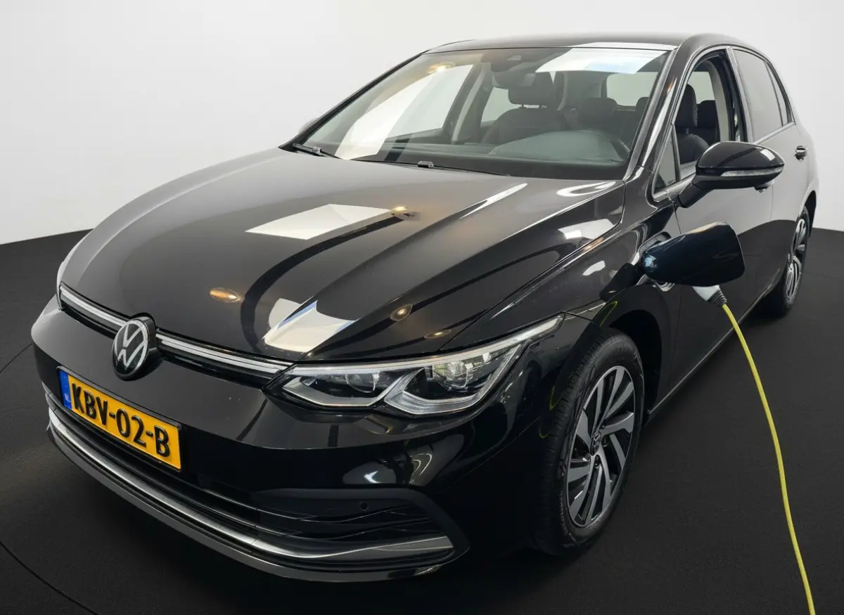 204PK eHybrid PHEV DSG STYLE CAMERA/CARPLAY/SFEERVERL.