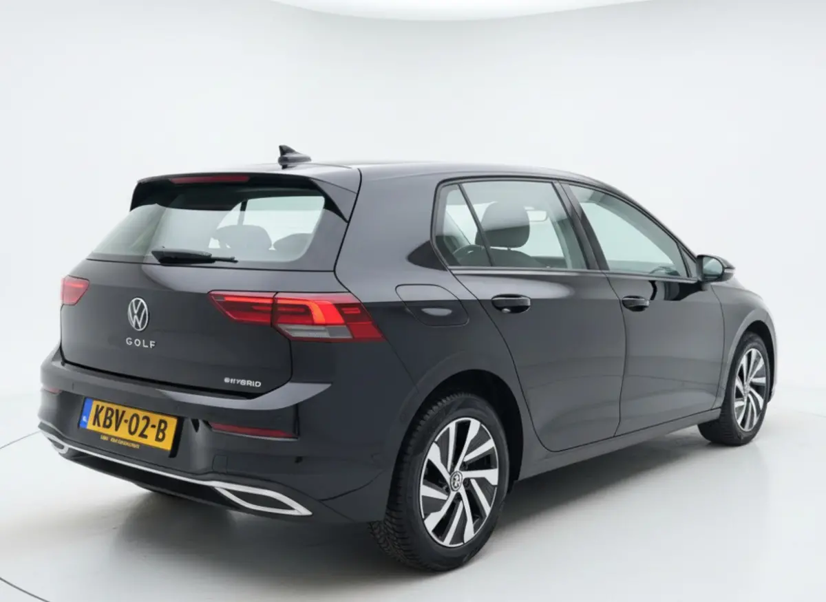 204PK eHybrid PHEV DSG STYLE CAMERA/CARPLAY/SFEERVERL.