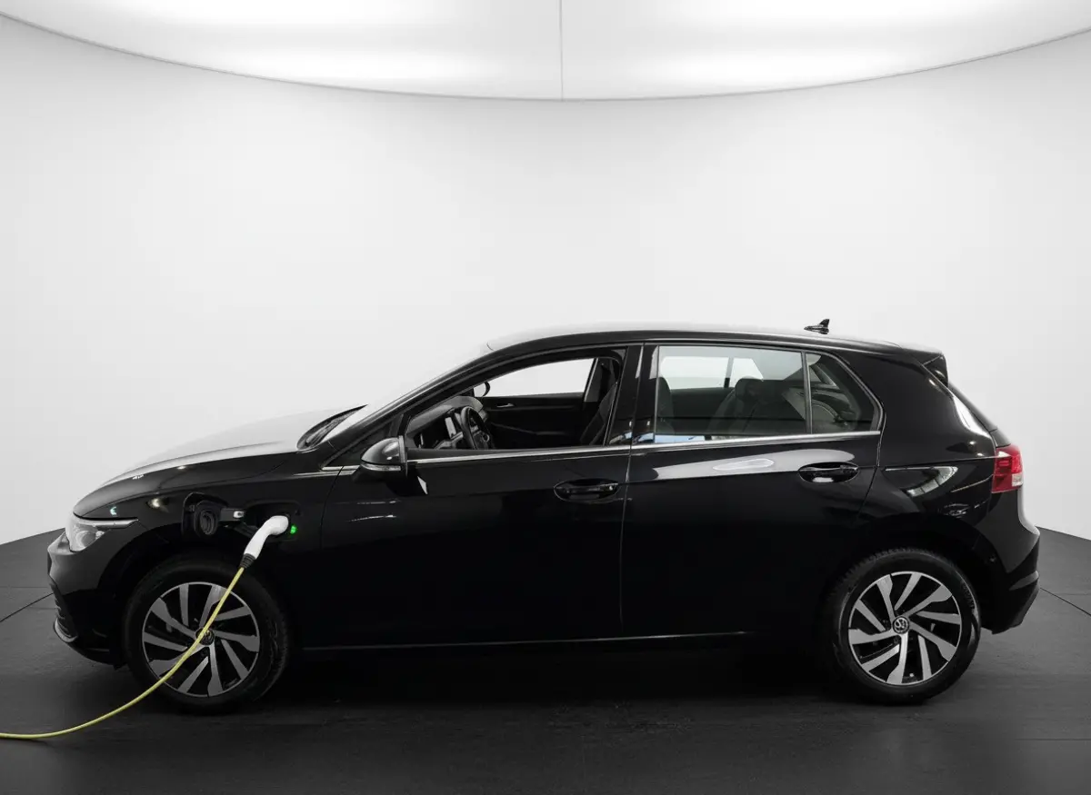 204PK eHybrid PHEV DSG STYLE CAMERA/CARPLAY/SFEERVERL.