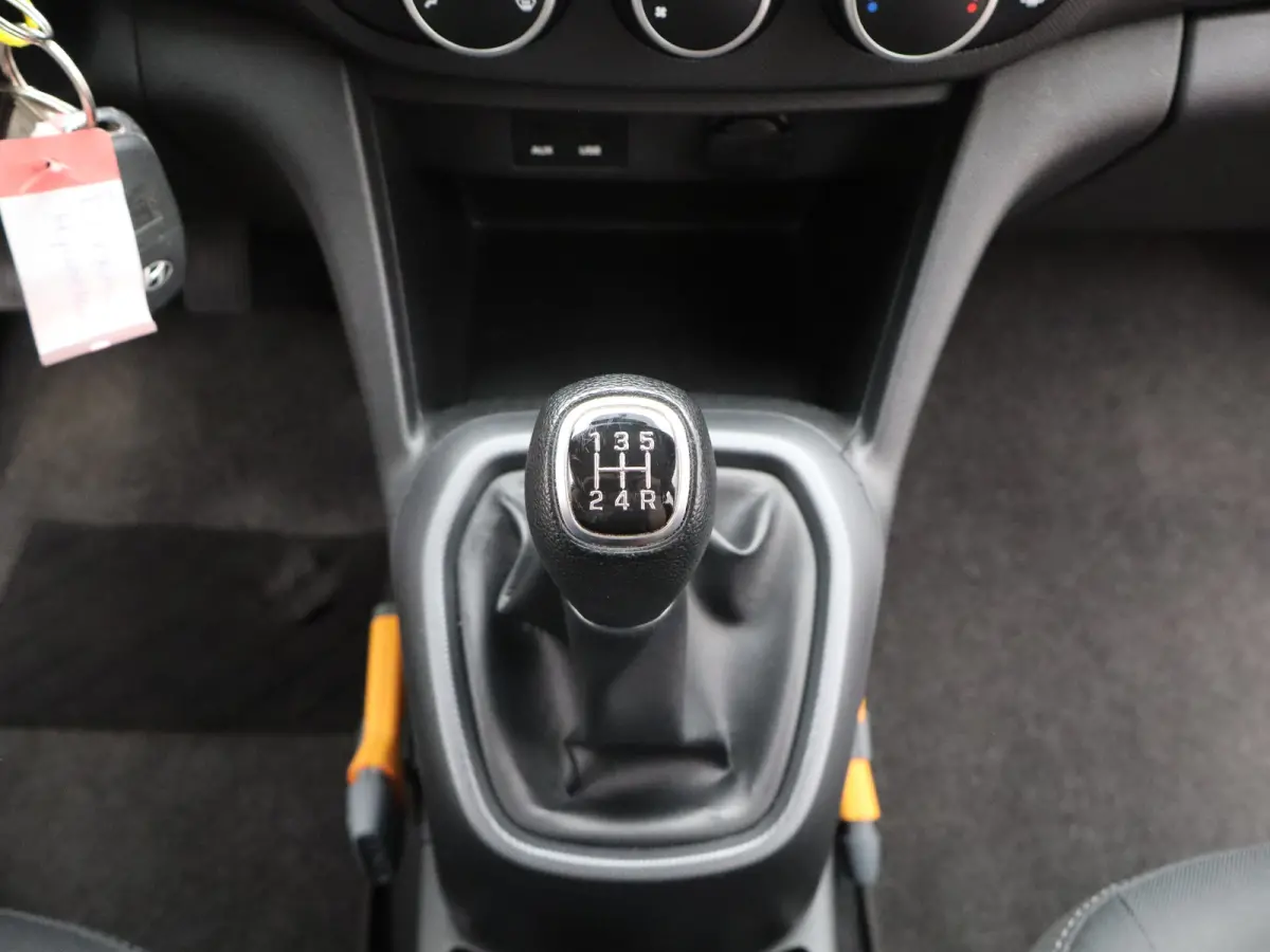 1.0i Comfort | Airco - Cruise Control | | Airco | Alarm klasse 1(startblokkering) | Alarmsysteem