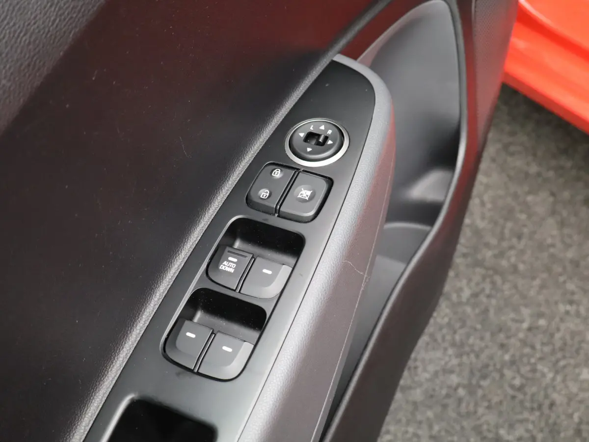 1.0i Comfort | Airco - Cruise Control | | Airco | Alarm klasse 1(startblokkering) | Alarmsysteem