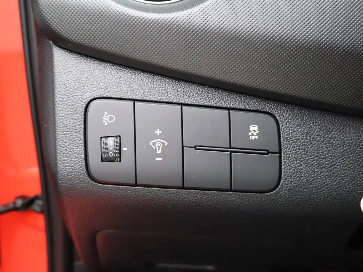 1.0i Comfort | Airco - Cruise Control | | Airco | Alarm klasse 1(startblokkering) | Alarmsysteem