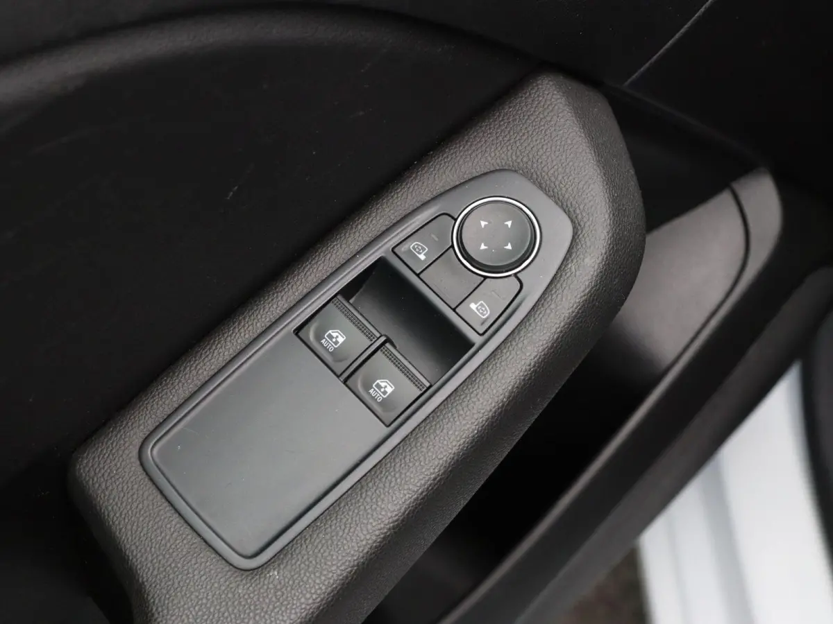 1.0 TCe Zen | 1e Eigenaar! | Airco | Cruise Control | Lichtmetalen velgen | ABD Onderhouden! |