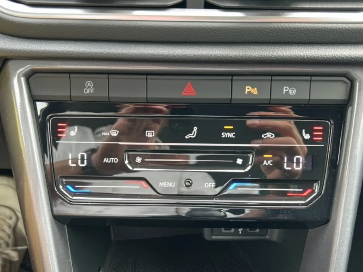 1.0 TSI STYLE CAMERA/DIG-DASH/ACC/STOELVERW/CARPLAY