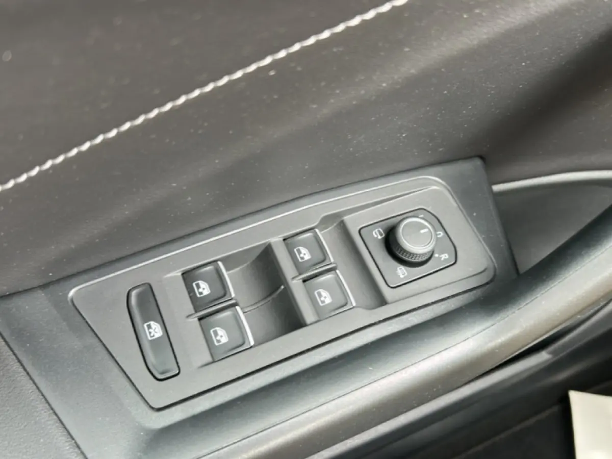 1.0 TSI STYLE CAMERA/DIG-DASH/ACC/STOELVERW/CARPLAY