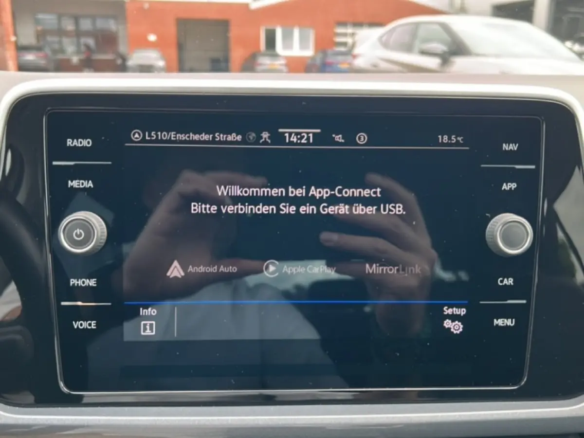 1.0 TSI STYLE CAMERA/DIG-DASH/ACC/STOELVERW/CARPLAY