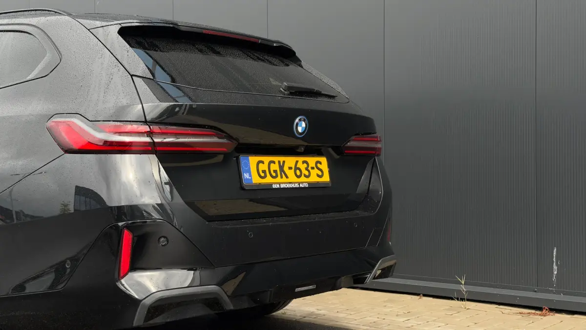 530e 299pk M-SPORT Pro | 360 Camera | Leder | Trekhaak | Harman/Kardon | Adaptive Cruise | Head-up |
