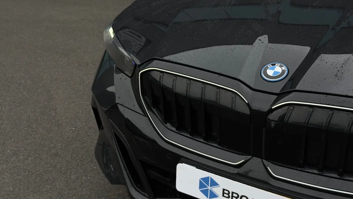 530e 299pk M-SPORT Pro | 360 Camera | Leder | Trekhaak | Harman/Kardon | Adaptive Cruise | Head-up |