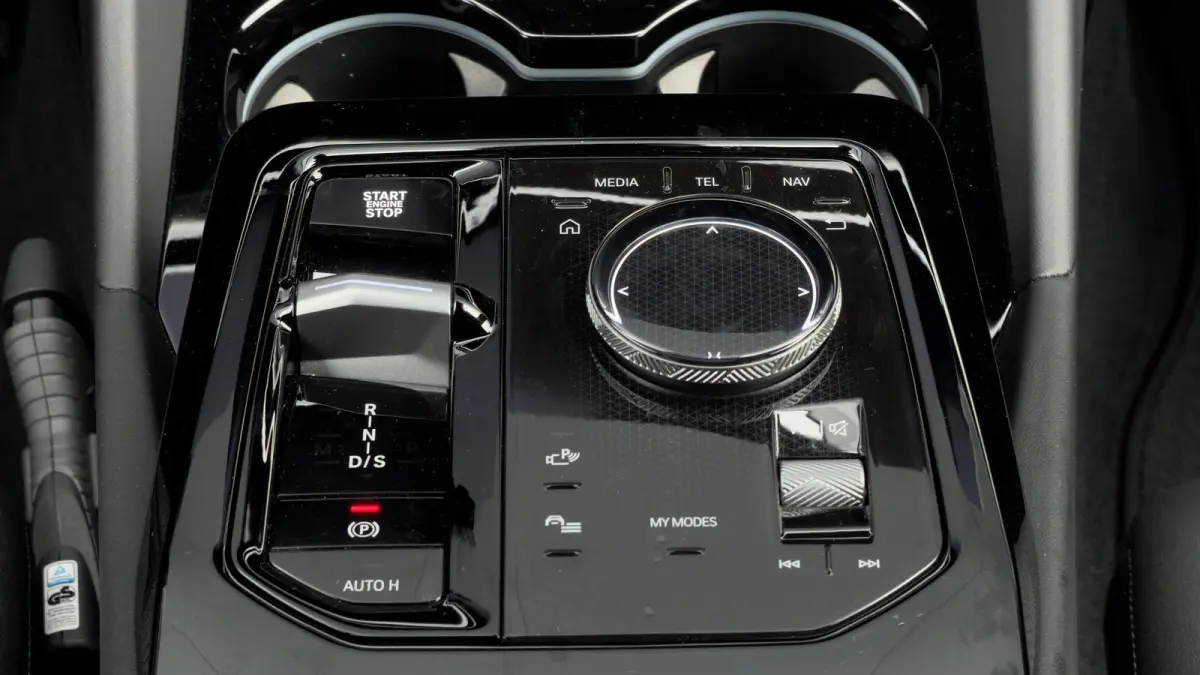 530e 299pk M-SPORT Pro | 360 Camera | Leder | Trekhaak | Harman/Kardon | Adaptive Cruise | Head-up |