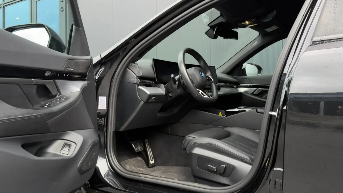 530e 299pk M-SPORT Pro | 360 Camera | Leder | Trekhaak | Harman/Kardon | Adaptive Cruise | Head-up |
