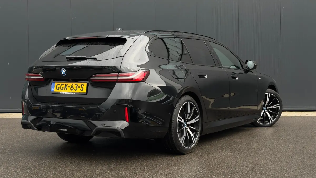 530e 299pk M-SPORT Pro | 360 Camera | Leder | Trekhaak | Harman/Kardon | Adaptive Cruise | Head-up |