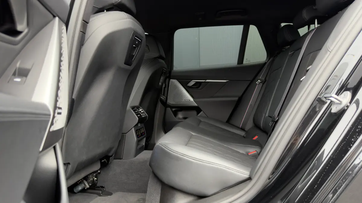 530e 299pk M-SPORT Pro | 360 Camera | Leder | Trekhaak | Harman/Kardon | Adaptive Cruise | Head-up |