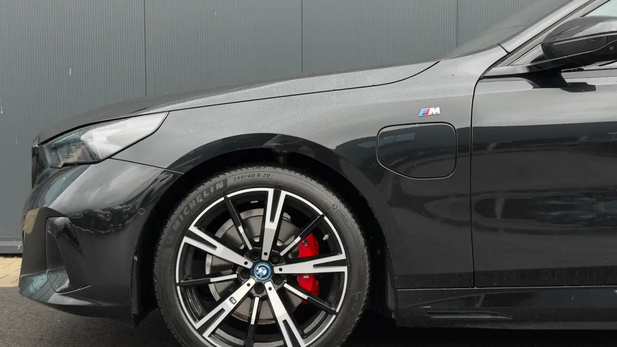 530e 299pk M-SPORT Pro | 360 Camera | Leder | Trekhaak | Harman/Kardon | Adaptive Cruise | Head-up |