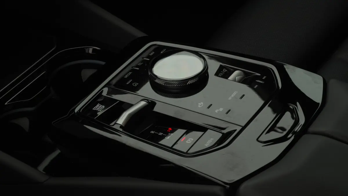 530e 299pk M-SPORT Pro | 360 Camera | Leder | Trekhaak | Harman/Kardon | Adaptive Cruise | Head-up |